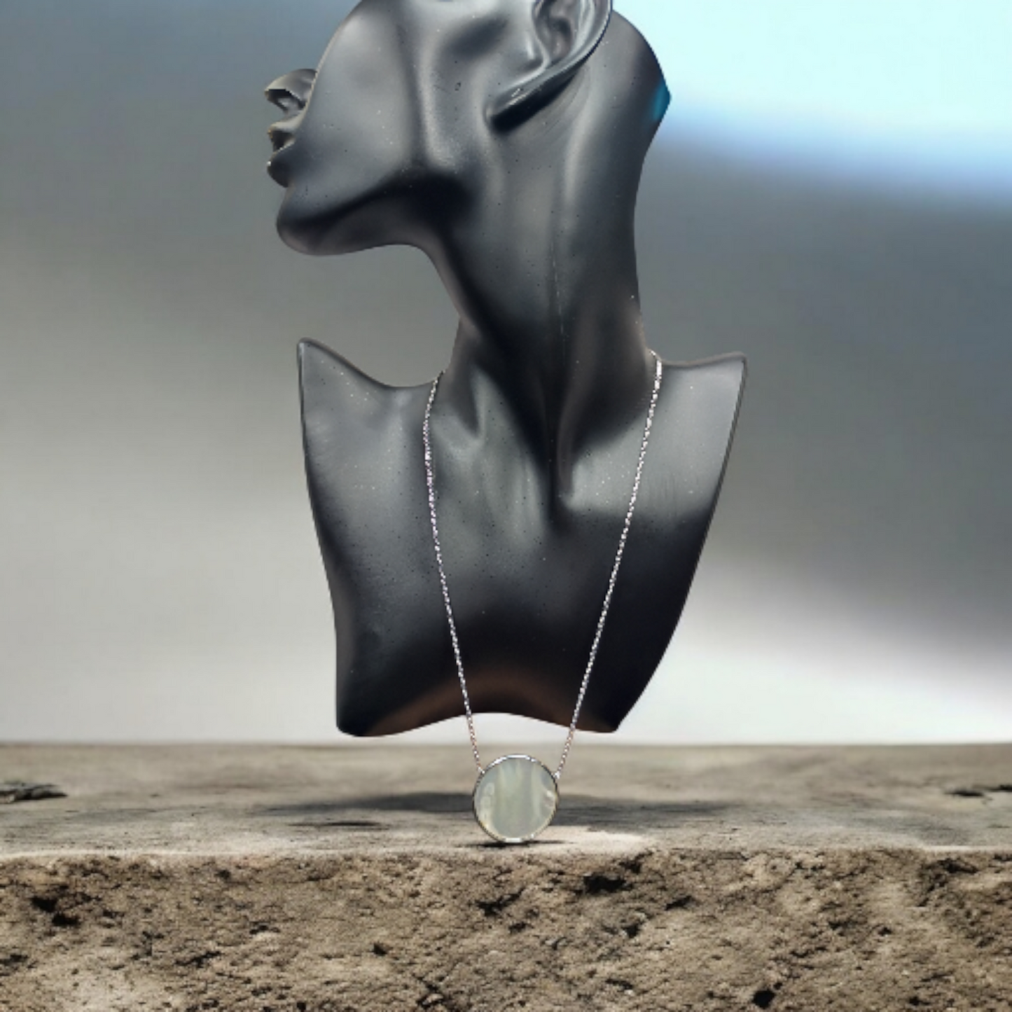 Mother of pearl pendant necklace