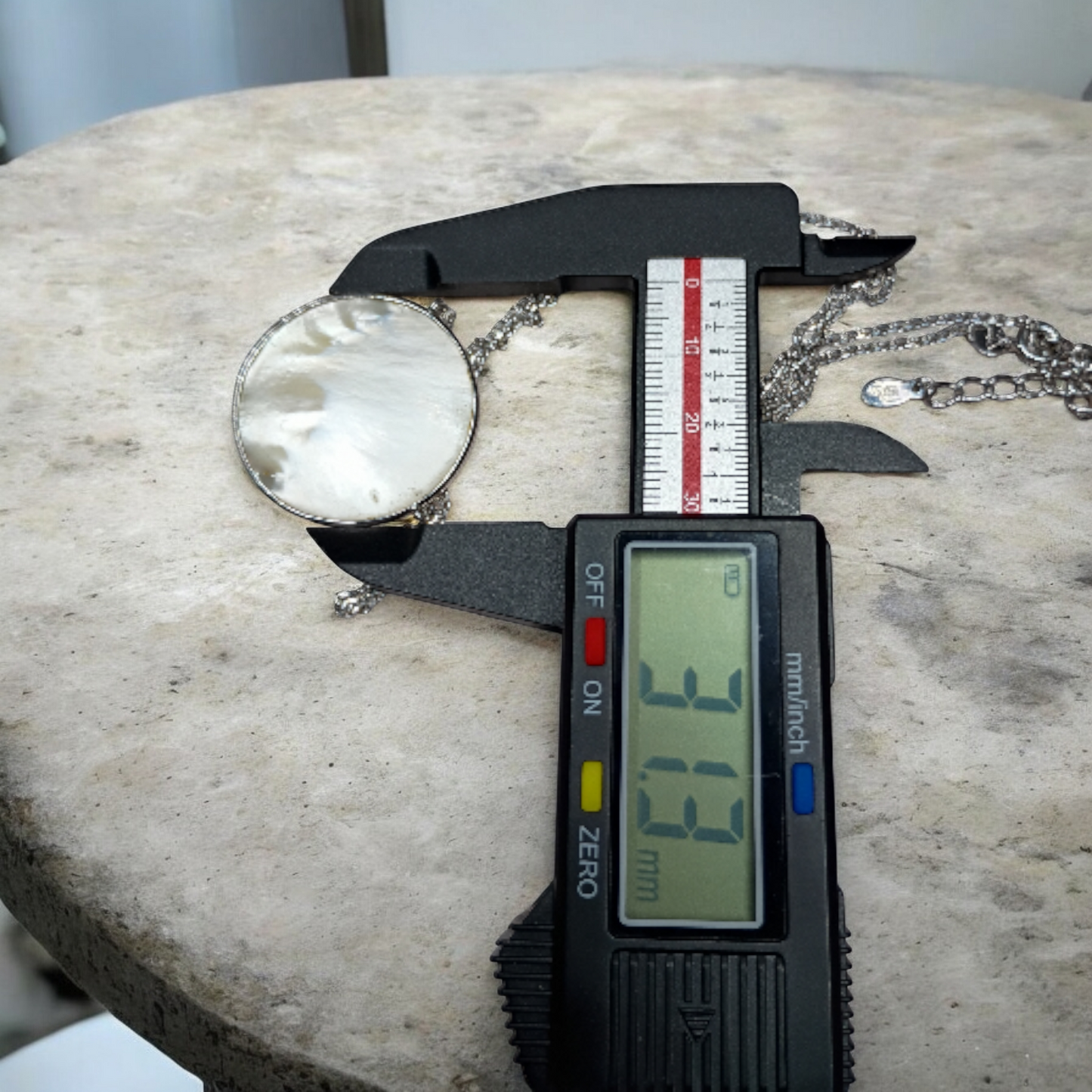 Mother of pearl pendant necklace