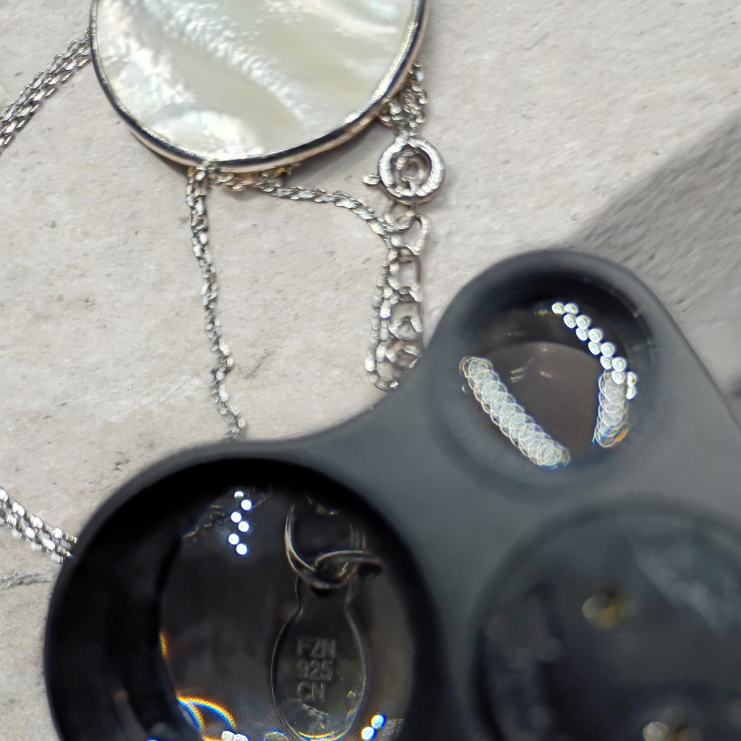 Mother of pearl pendant necklace