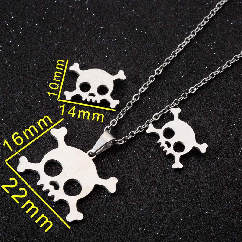 Skull-shaped pendant with chain on a black background, showing measurements.